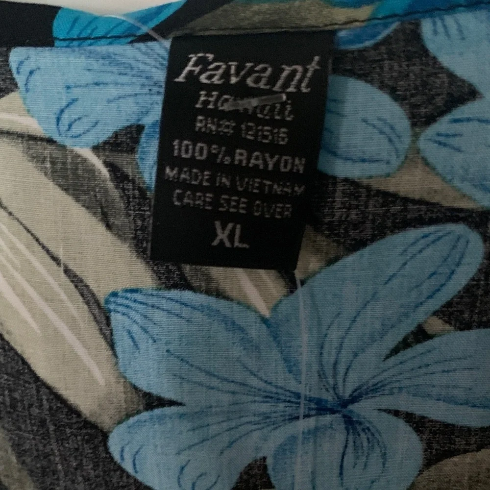 NWT Floral Kimono Top with Blue and Black Floral Pattern - Picture 3 of 5